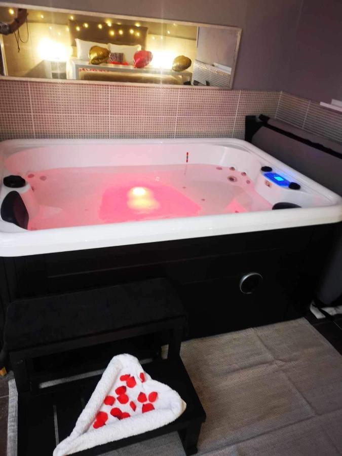 Suite Jacuzzi Au Calme Domont Exterior photo