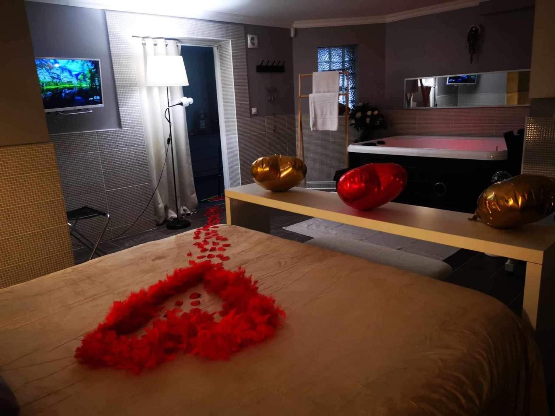 Suite Jacuzzi Au Calme Domont Exterior photo